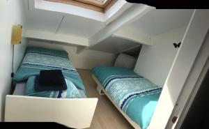 เตียงในห้องที่ Vakantiehuis B&B de Bosrand Groesbeek