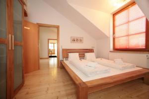 Łóżko lub łóżka w pokoju w obiekcie City Apartments Mozart