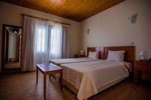 a bedroom with a large bed and a window at Hotel Costa Linda in Porto da Cruz