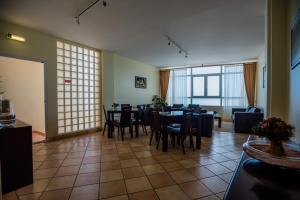 a dining room with a table and chairs in it at Hotel Costa Linda in Porto da Cruz
