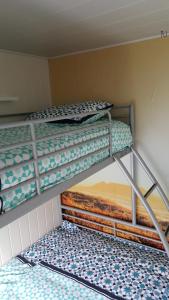 Ein Etagenbett oder Etagenbetten in einem Zimmer der Unterkunft Vinkenhof 6-8 personen