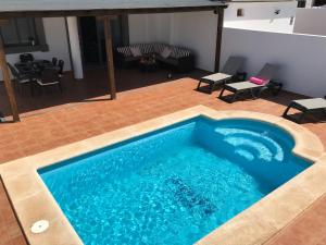 Villa Estaca Luxuryの敷地内または近くにあるプール