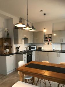 Dapur atau dapur kecil di Wight view, flat 2 rosslyn house