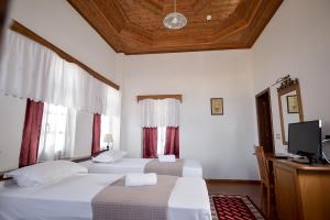 Кровать или кровати в номере Hotel Kalemi 2