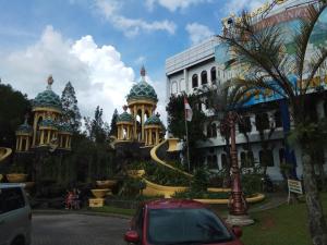 a car parked in front of a building at Villa kota bunga 3 BR Kolam renang pribadi in Cipanas