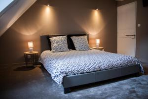 Un pat sau paturi într-o cameră la Villa Des Ursulines