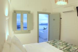 Postel nebo postele na pokoji v ubytování Agave Santorini Design Boutique Hotel
