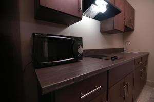 Kuchyň nebo kuchyňský kout v ubytování Home Inn and Suites Memphis