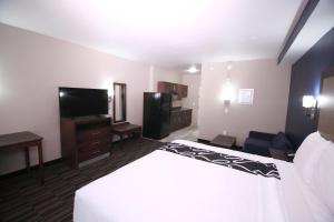 TV a/nebo společenská místnost v ubytování Home Inn and Suites Memphis