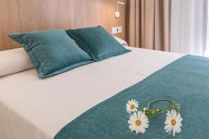 Un pat sau paturi într-o cameră la Lofts MSH Canarias