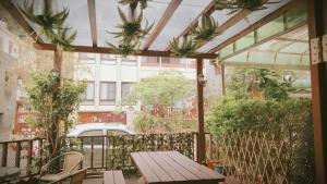 Balcony o terrace sa Guiju Lin Garden Homestay