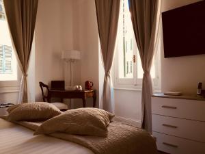 a bedroom with a bed with two pillows and a window at VarazzeSuite Sauna e Hammam in Varazze