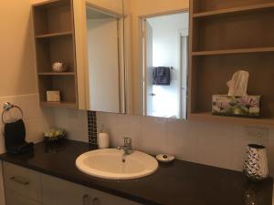 Ένα μπάνιο στο Mount Gambier Apartment - 1206