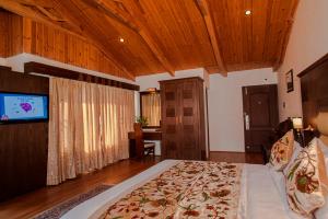 Voodi või voodid majutusasutuse Lemon Tree Hotel Srinagar toas