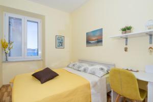 A bed or beds in a room at Vera Apartment with Seaview
