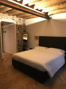 A bed or beds in a room at Hotel Dal Menga