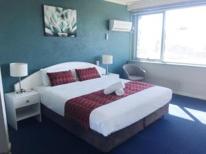 Postel nebo postele na pokoji v ubytování Parkdale Motor Inn