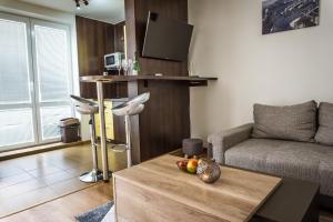 a living room with a couch and a table at Apartment Eric 9D High Tatras in Vysoké Tatry