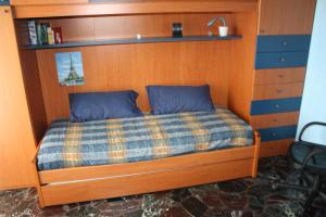 a bedroom with a bed with a wooden headboard at Santa Margherita Ligure Apartment with parking in Santa Margherita Ligure