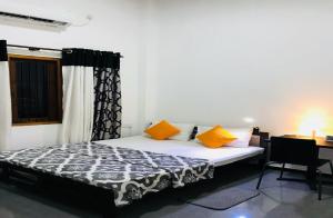 a bedroom with a bed and a desk with a window at House of Seya in Negombo