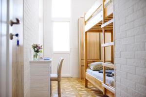 Postel nebo postele na pokoji v ubytování Cossacks Hostel