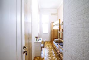 Postel nebo postele na pokoji v ubytování Cossacks Hostel