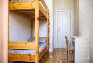 Postel nebo postele na pokoji v ubytování Cossacks Hostel