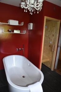 Koupelna v ubytování Hotel LÄRCHENHOF