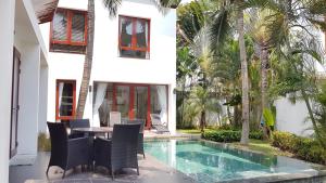 Bazén v ubytování Pranaluxe Pool Villa Holiday Home nebo v jeho okolí