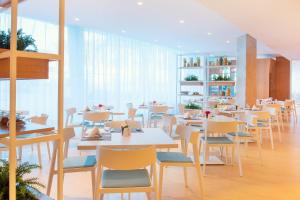 Un restaurante o sitio para comer en Iberostar Playa de Muro