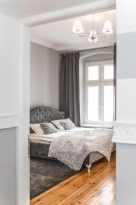 Ένα ή περισσότερα κρεβάτια σε δωμάτιο στο Classic Apartments - Top Location, bezpłatny parking