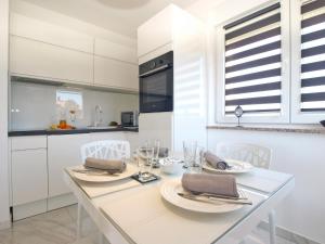 Kuchyňa alebo kuchynka v ubytovaní Apartment Durdica 1587