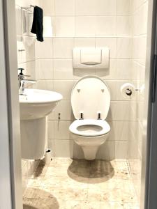 Bathroom sa Spacious flat in the heart of the City Center! Ideal for a family!