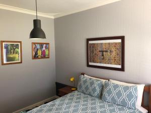 um quarto com uma cama e duas fotografias na parede em Salt 112 House em Albany