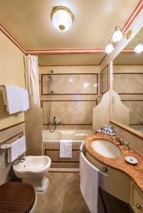 Ένα μπάνιο στο DB Villas Le Ville del Lido Resort