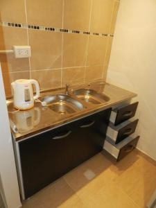 a bathroom with a sink and a counter top at Alta Patagonia Apart in Viedma