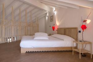 A bed or beds in a room at La Cucchetta