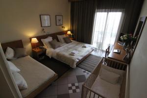 Postel nebo postele na pokoji v ubytování Achillion Hotel