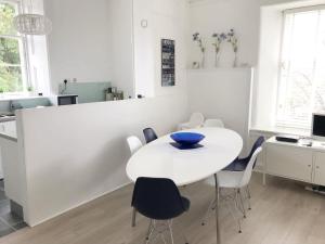 a white dining room with a white table and chairs at Bishopton Apartment, near Glasgow in Bishopton