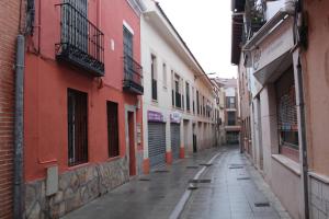 an empty alley with red and white buildings at Apartamento Turistico La Cañada in Guadalajara
