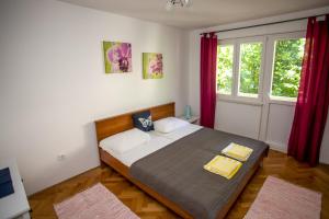Posteľ alebo postele v izbe v ubytovaní Apartment Omiš Holiday