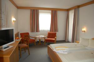 TV a/nebo společenská místnost v ubytování Hotel Brunnwirt