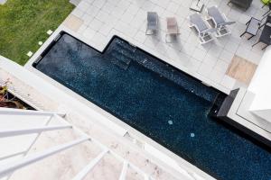 Bazén v ubytování Apartments Pateo - Lisbon Lounge Suites nebo v jeho okolí