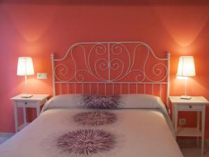 A bed or beds in a room at Apartamentos El Majuelo