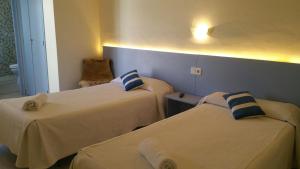 Cama o camas de una habitación en Hotel del Mar