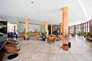 Uma área de estar em Natal Praia Hotel mais 37 fotos