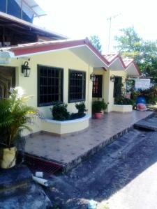 a yellow house with plants in front of it at Hostal Bocas Tropical Paradise in Bocas del Toro