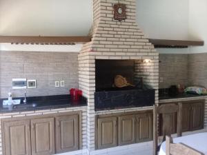 A kitchen or kitchenette at La Esperanza