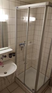 Koupelna v ubytování Hotel Lötschberg