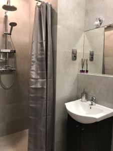 Ένα μπάνιο στο Apartamenty Old Town Bednarska +19 φωτογραφίες